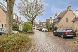 Amstelveen, Troubadour 150