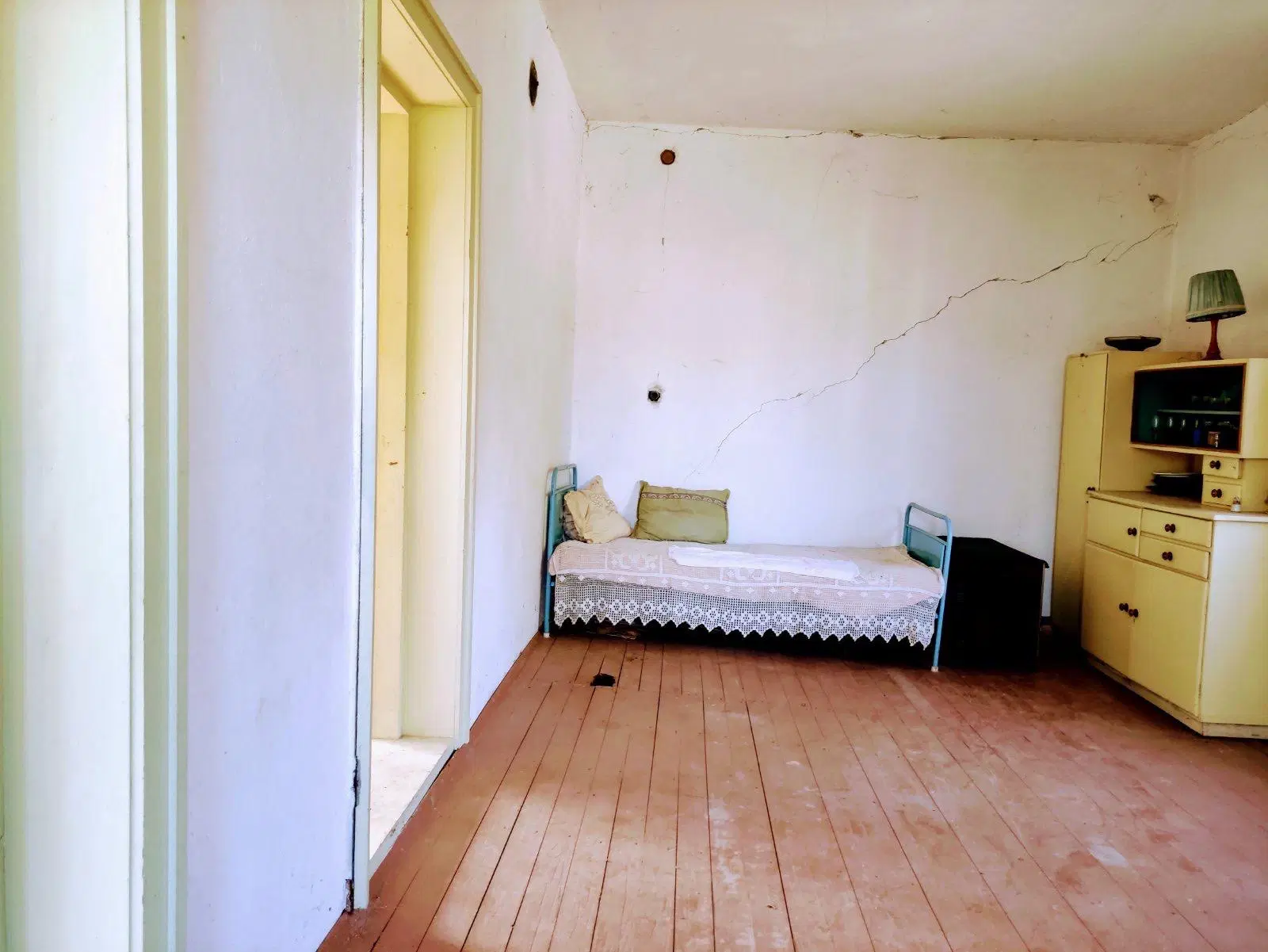 Eigendom 2 huizen aan de rivier, bijgebouw en 1.100 m² grond in Podgore, Vidin - Bulgarije