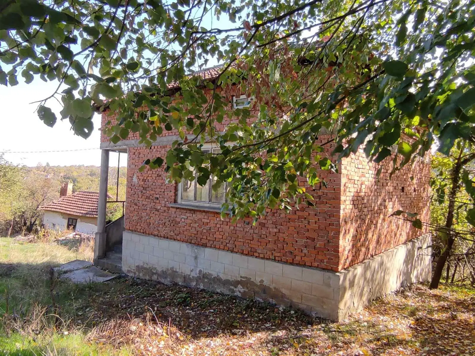 Eigendom 2 huizen aan de rivier, bijgebouw en 1.100 m² grond in Podgore, Vidin - Bulgarije