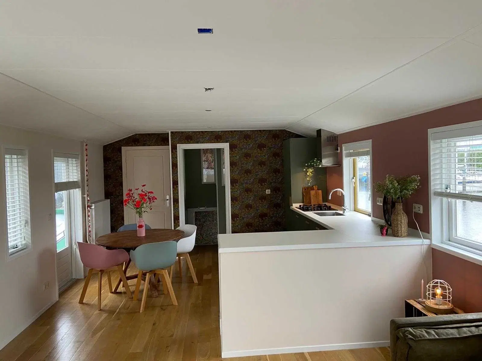 Moderne Woonboot / Woonark te Heeg