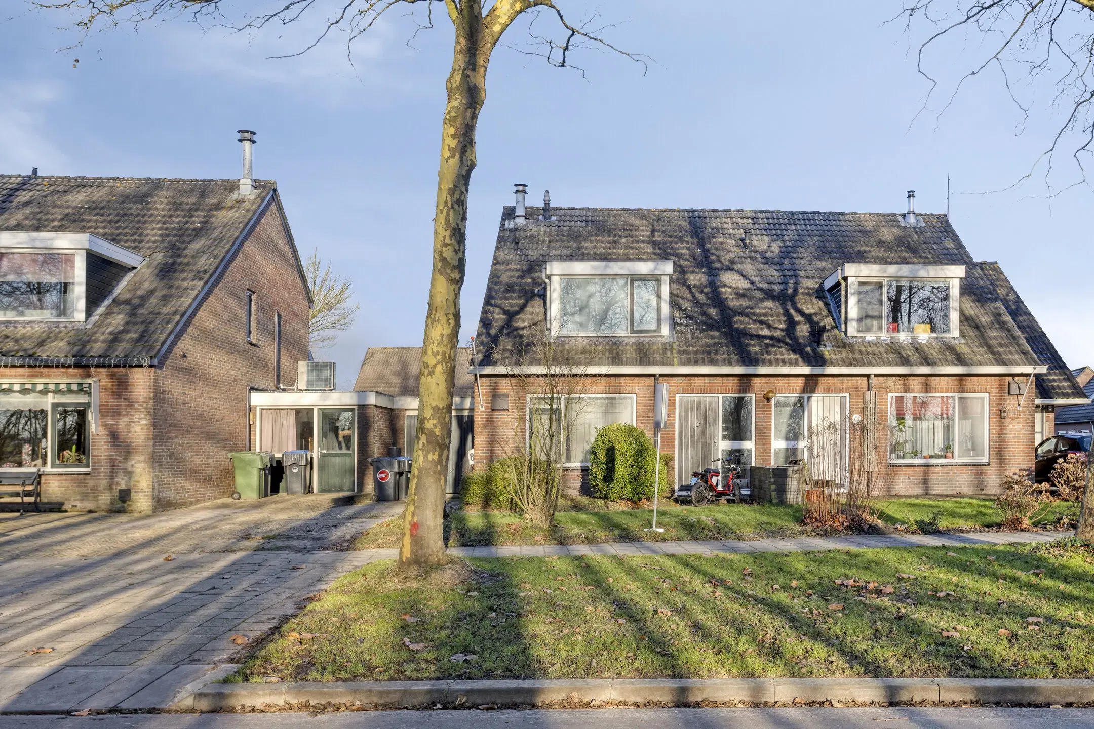 Koarnjum, Skeltedyk 8