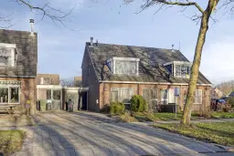 Koarnjum, Skeltedyk 8