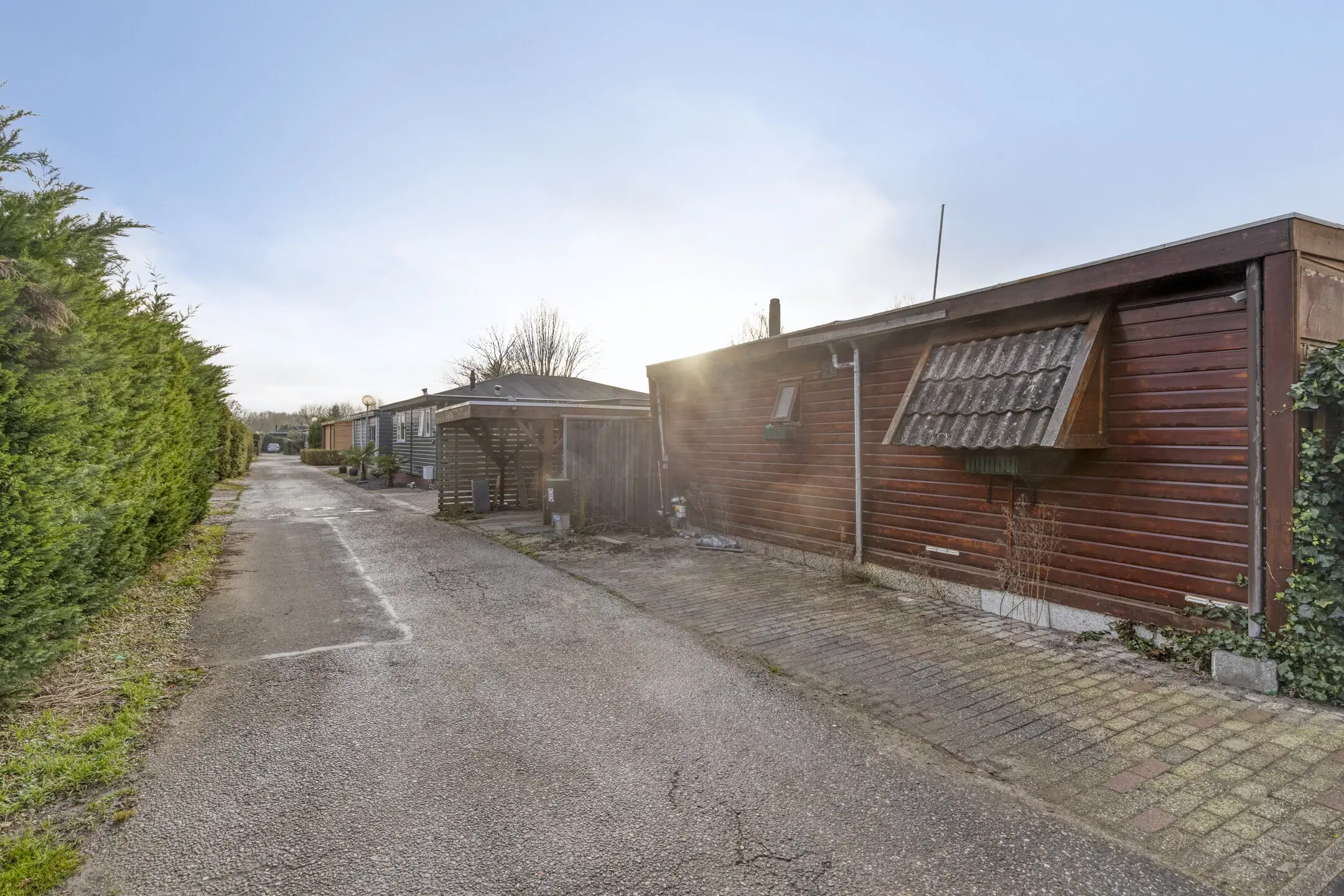 Maurik, Rijnbandijk 111 81