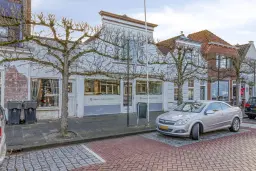Stellendam, Voorstraat 9 en Mr. Iman Caustraat 6 