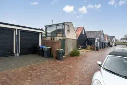 Stellendam, Voorstraat 9 en Mr. Iman Caustraat 6 