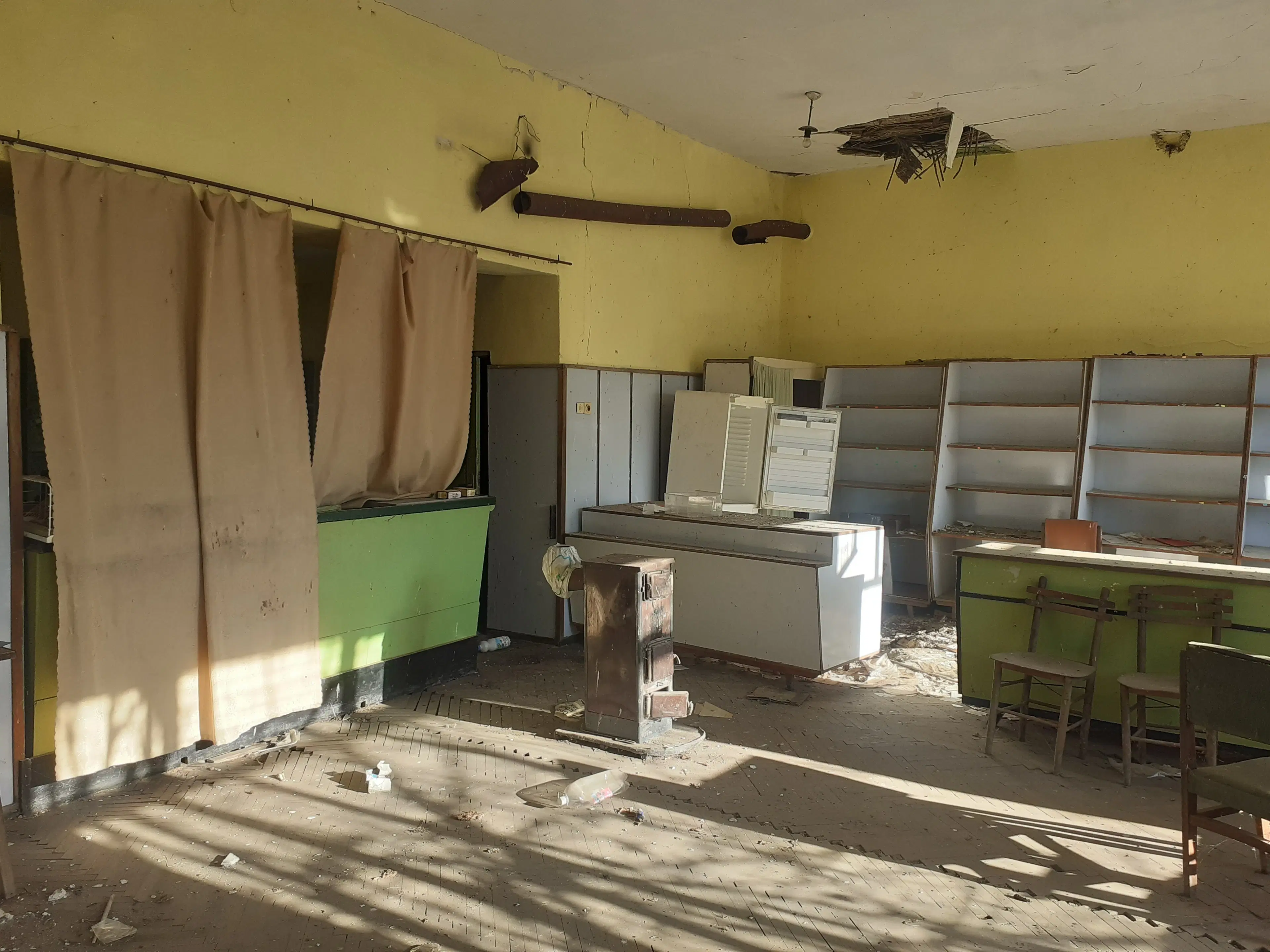 2 winkels 198 m² op slechts 10 minuten van het strand in Vichovo - Bulgarije