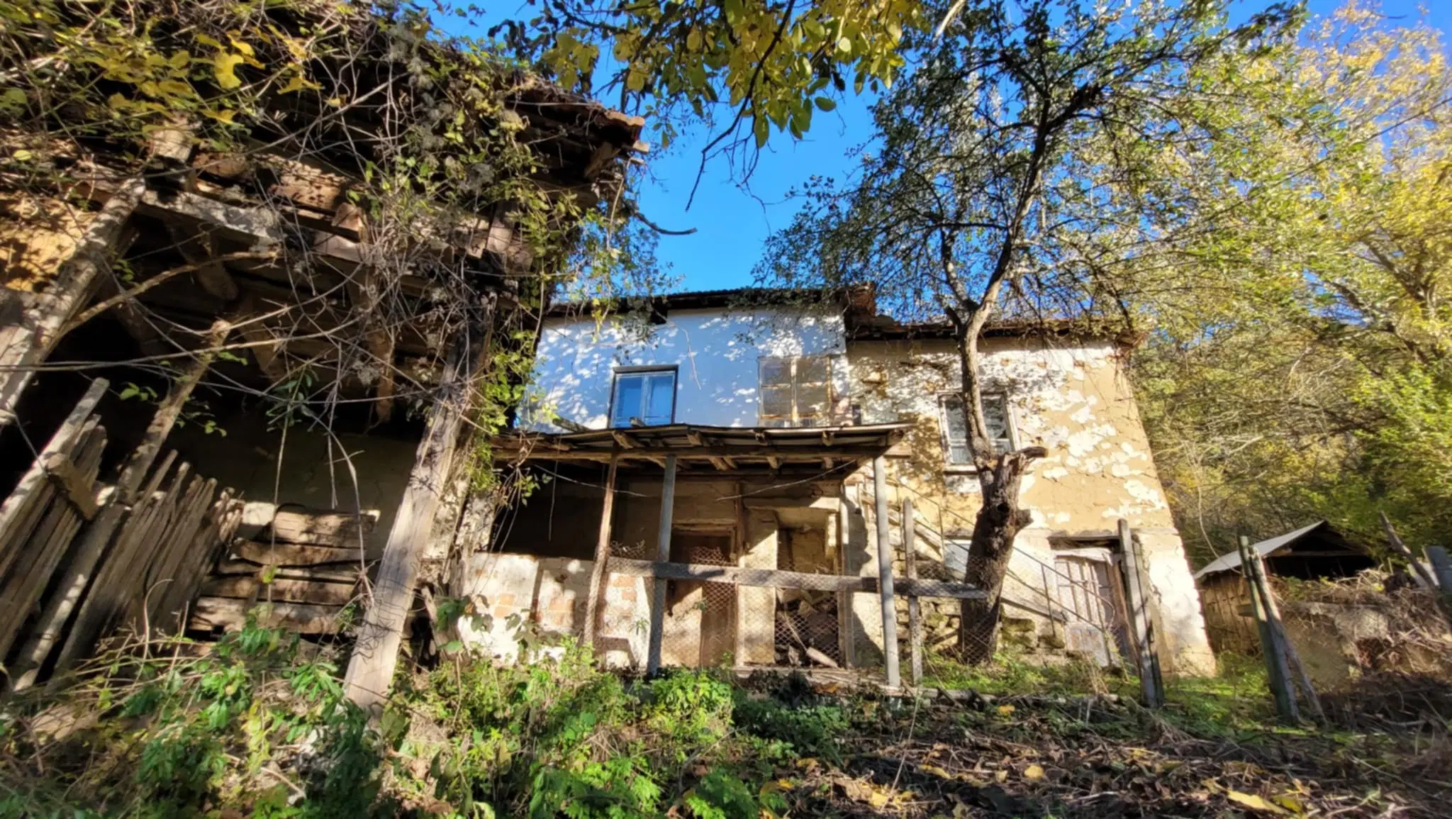 Huis met een perceel van 3.995 m² en extra gebouwen in Kosta Perchevo - Bulgarije