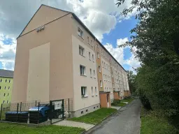 32 appartementen in Markneukirchen - Duitsland, bouwjaar 1988, 16 verhuurd (huursom € 89.750,=)