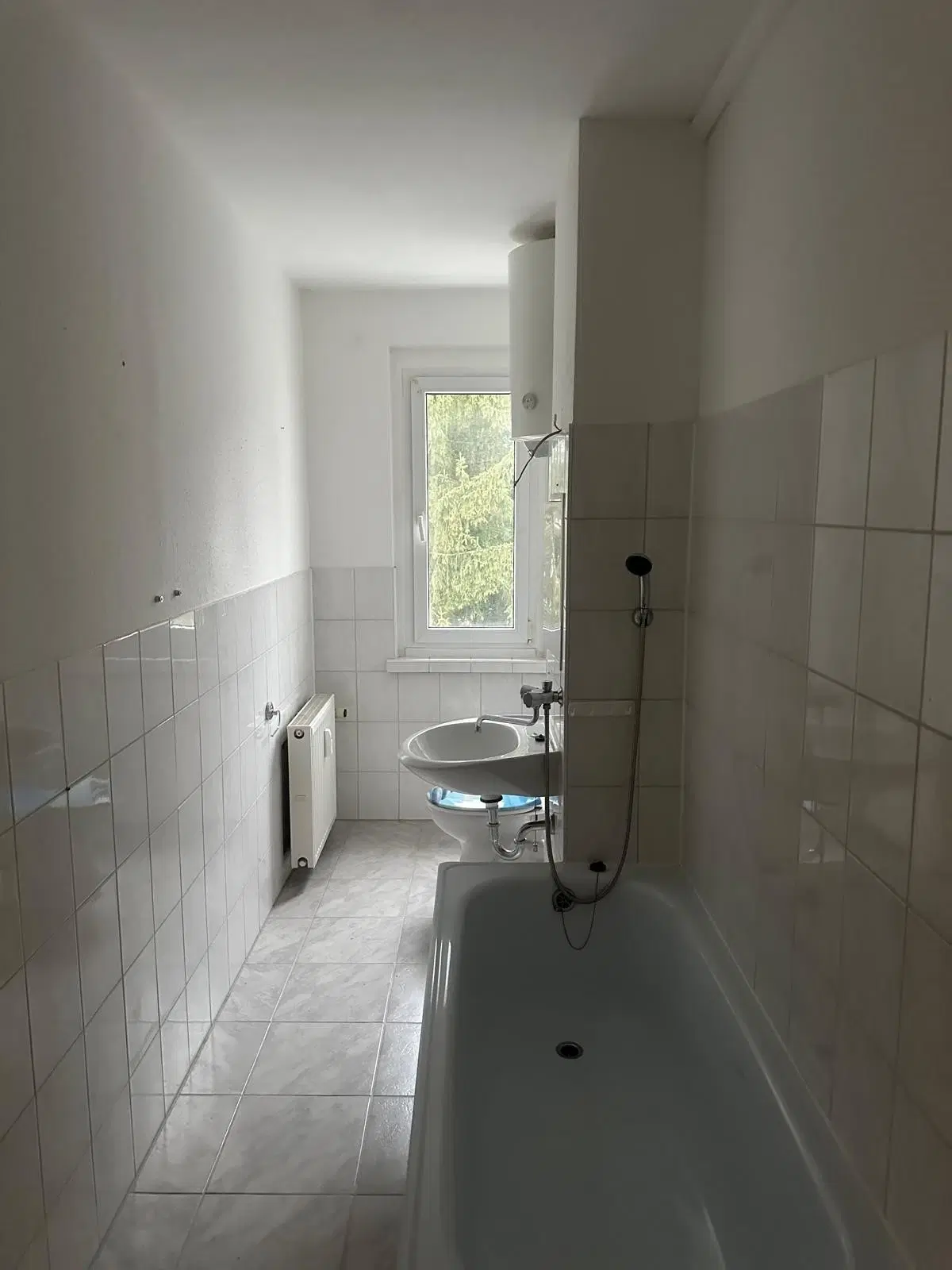 32 appartementen in Markneukirchen - Duitsland, bouwjaar 1988, 16 verhuurd (huursom € 89.750,=)