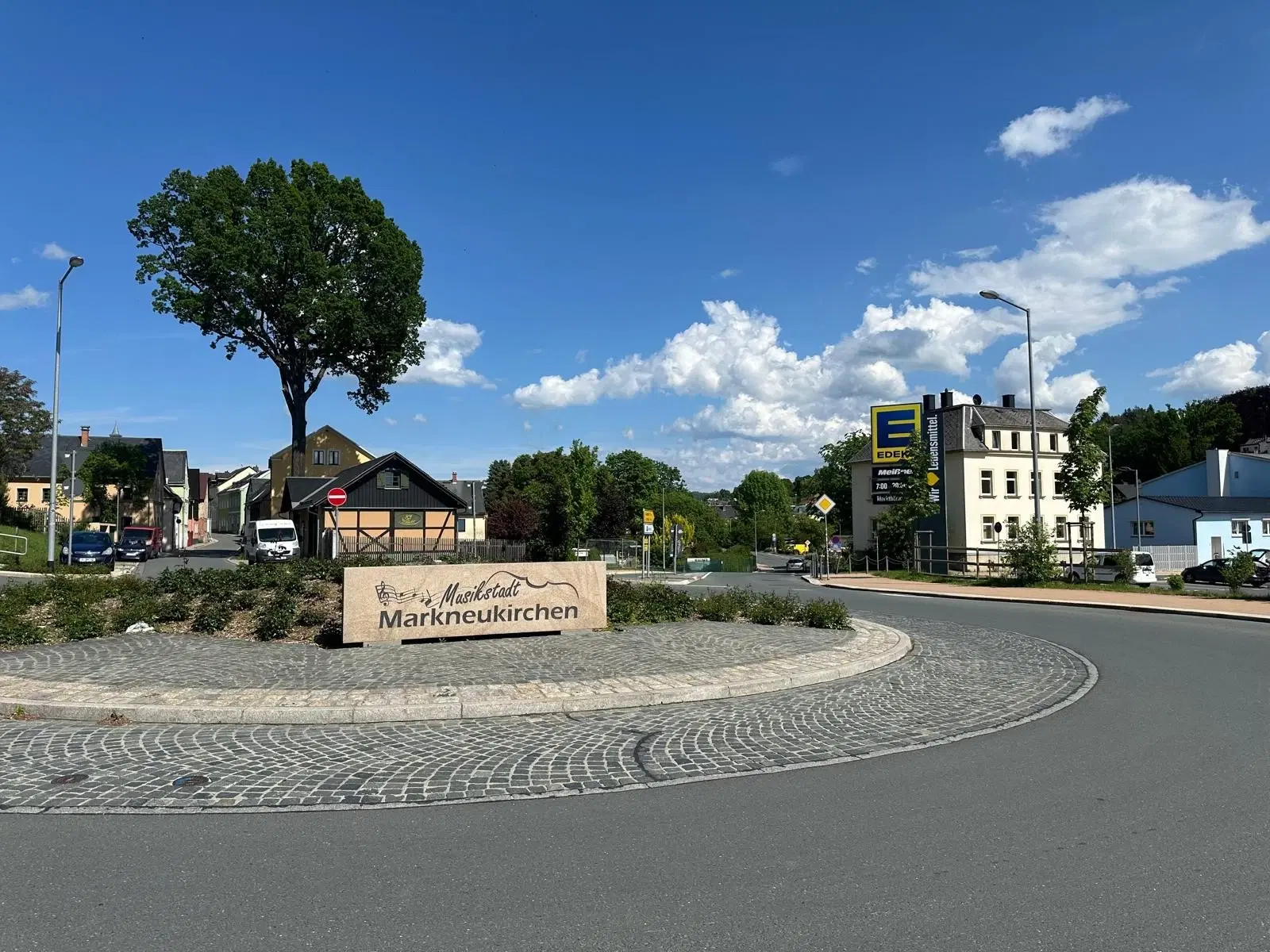 32 appartementen in Markneukirchen - Duitsland, bouwjaar 1988, 16 verhuurd (huursom € 89.750,=)