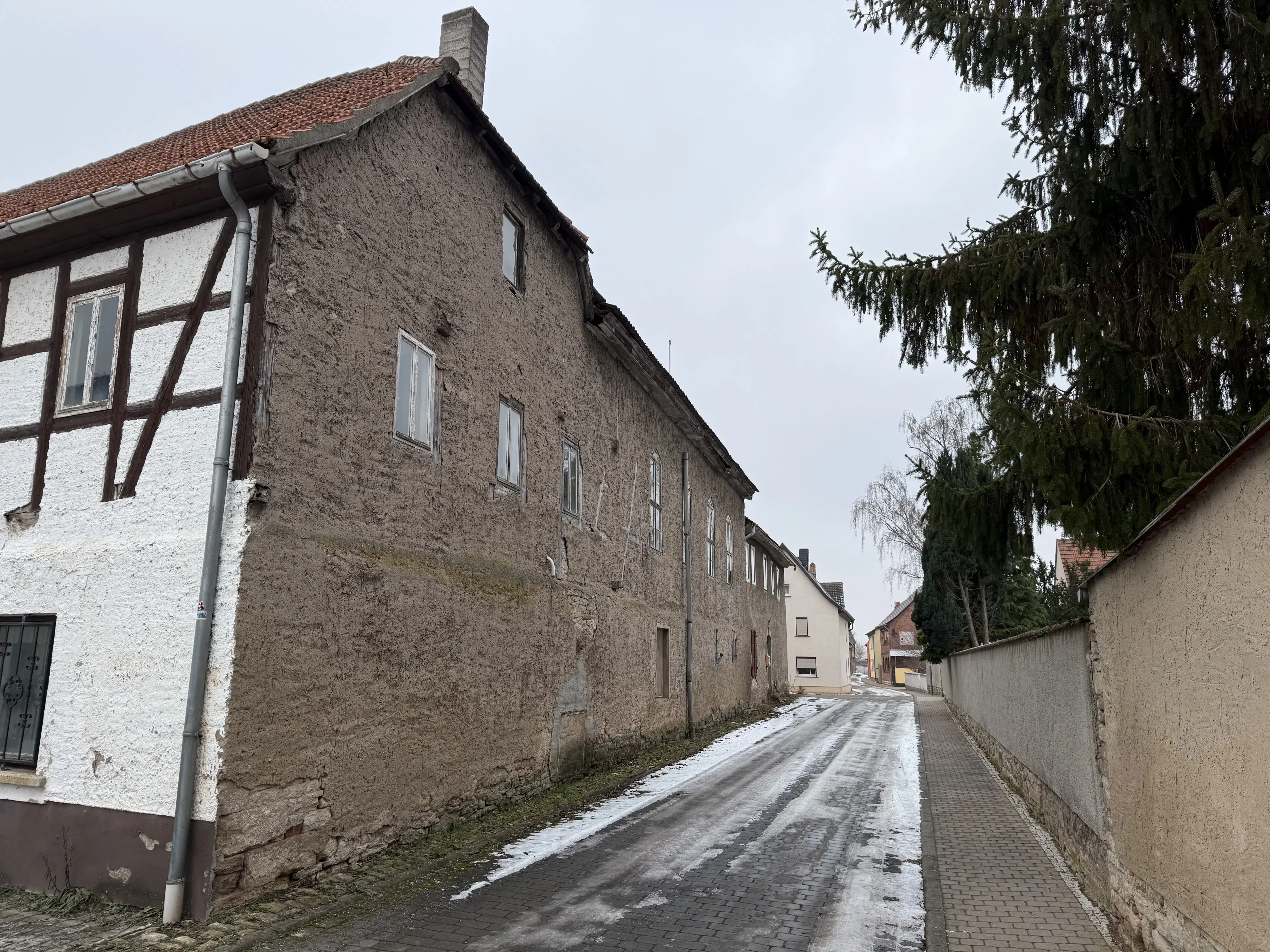 Ruim woon- en werkhuis op perceel van 690 m² in Ritteburg, Halle, Leipzig - Duitsland