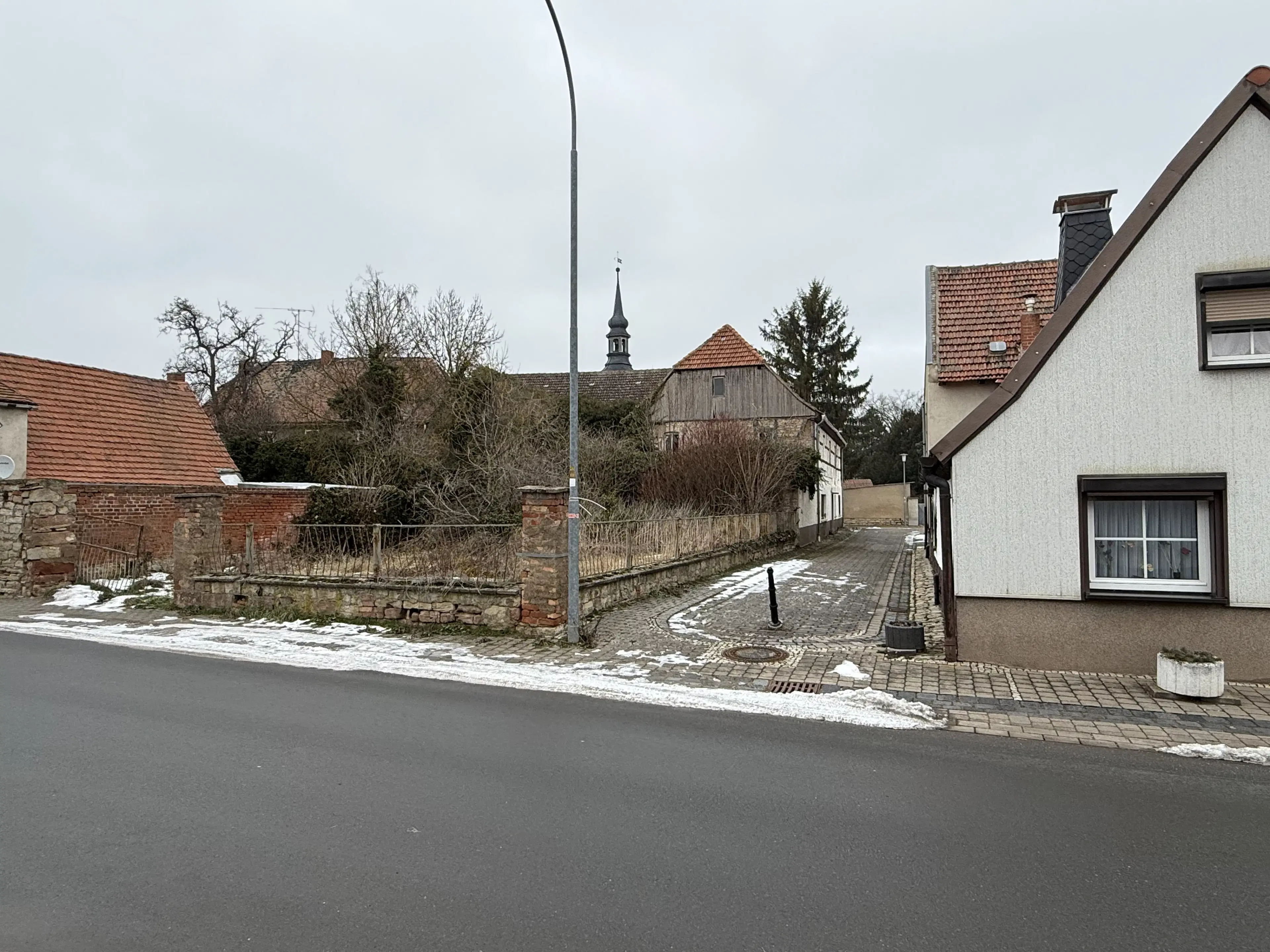 Ruim woon- en werkhuis op perceel van 690 m² in Ritteburg, Halle, Leipzig - Duitsland