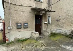 Appartementengebouw (3 van de 5 verhuurd, huursom € 9.900,=) in centrum Gerbstedt, Halle - Duitsland