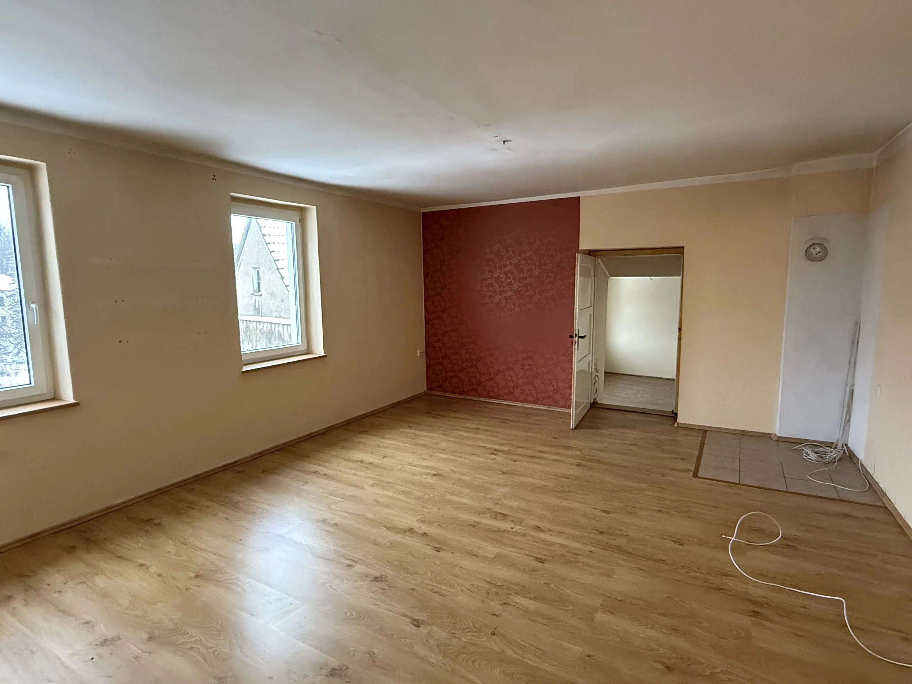Appartementengebouw (3 van de 5 verhuurd, huursom € 9.900,=) in centrum Gerbstedt, Halle - Duitsland