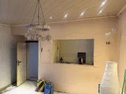 Appartementengebouw (3 van de 5 verhuurd, huursom € 9.900,=) in centrum Gerbstedt, Halle - Duitsland