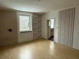 Appartementengebouw (3 van de 5 verhuurd, huursom € 9.900,=) in centrum Gerbstedt, Halle - Duitsland