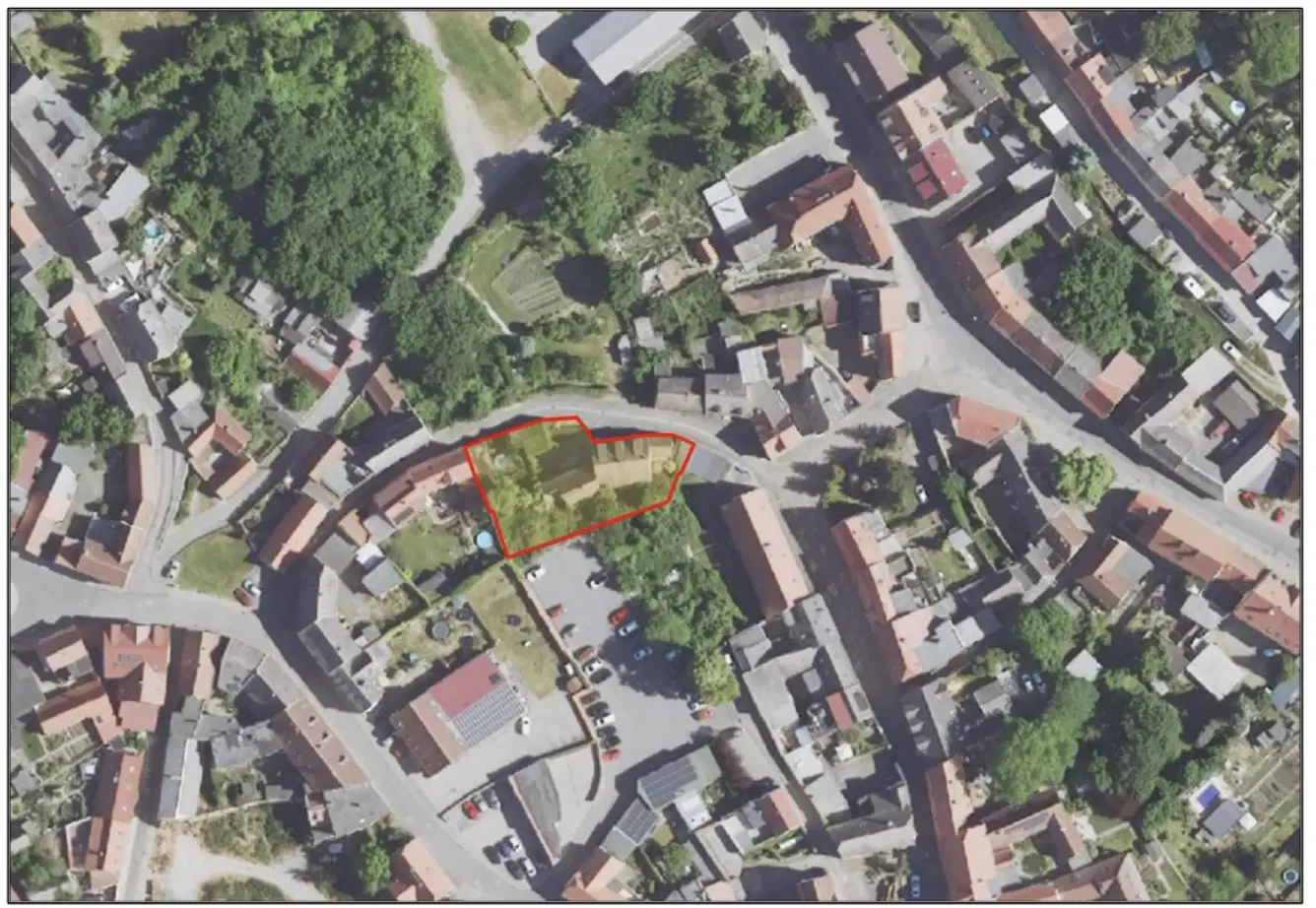 Appartementengebouw (3 van de 5 verhuurd, huursom € 9.900,=) in centrum Gerbstedt, Halle - Duitsland