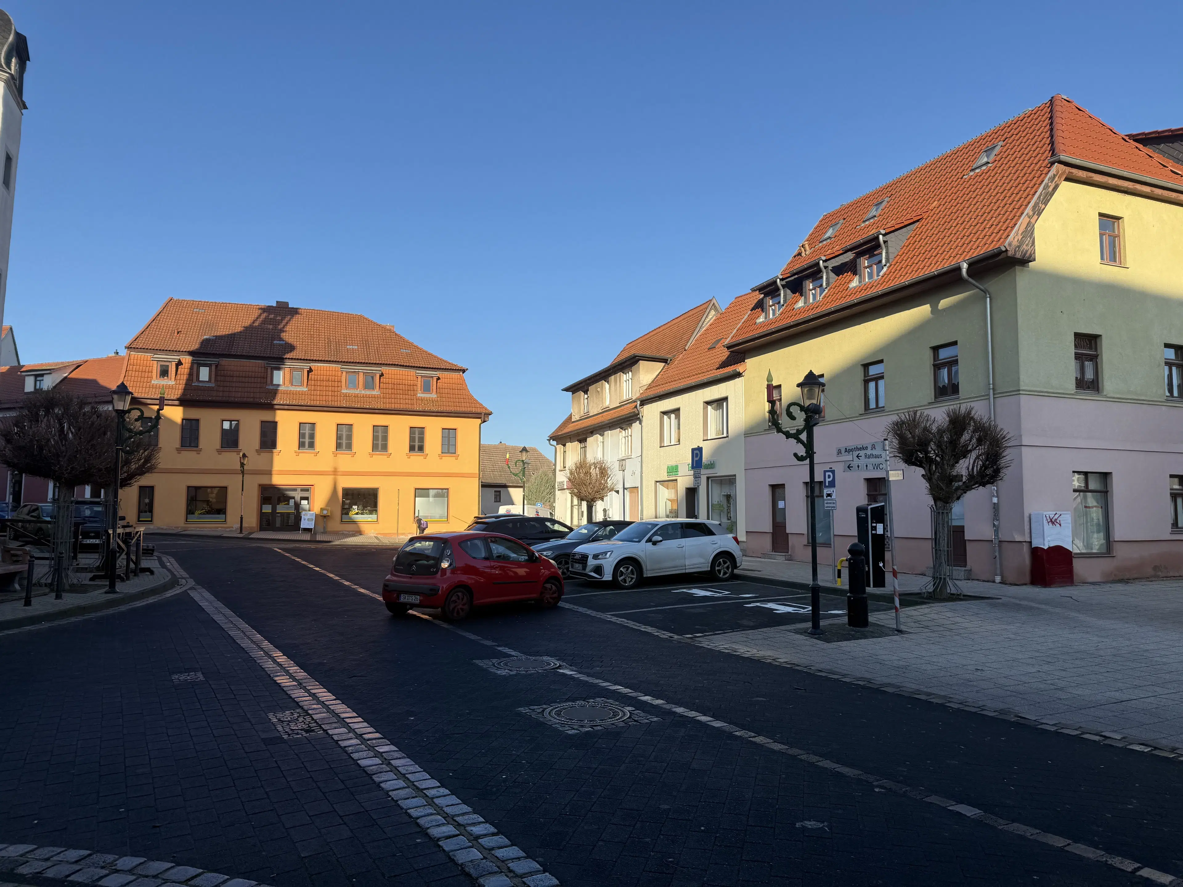 Appartementengebouw (3 van de 5 verhuurd, huursom € 9.900,=) in centrum Gerbstedt, Halle - Duitsland