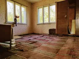 Tweelaags huis met een perceel van 1.100 m² en landbouwgrond van 6.494 m² in Rakovitsa - Bulgarije