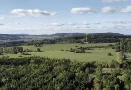 Agrarisch terrein met voormalige melkstal op perceel van 1.878m² bij Meiningen, Kassel, Duitsland