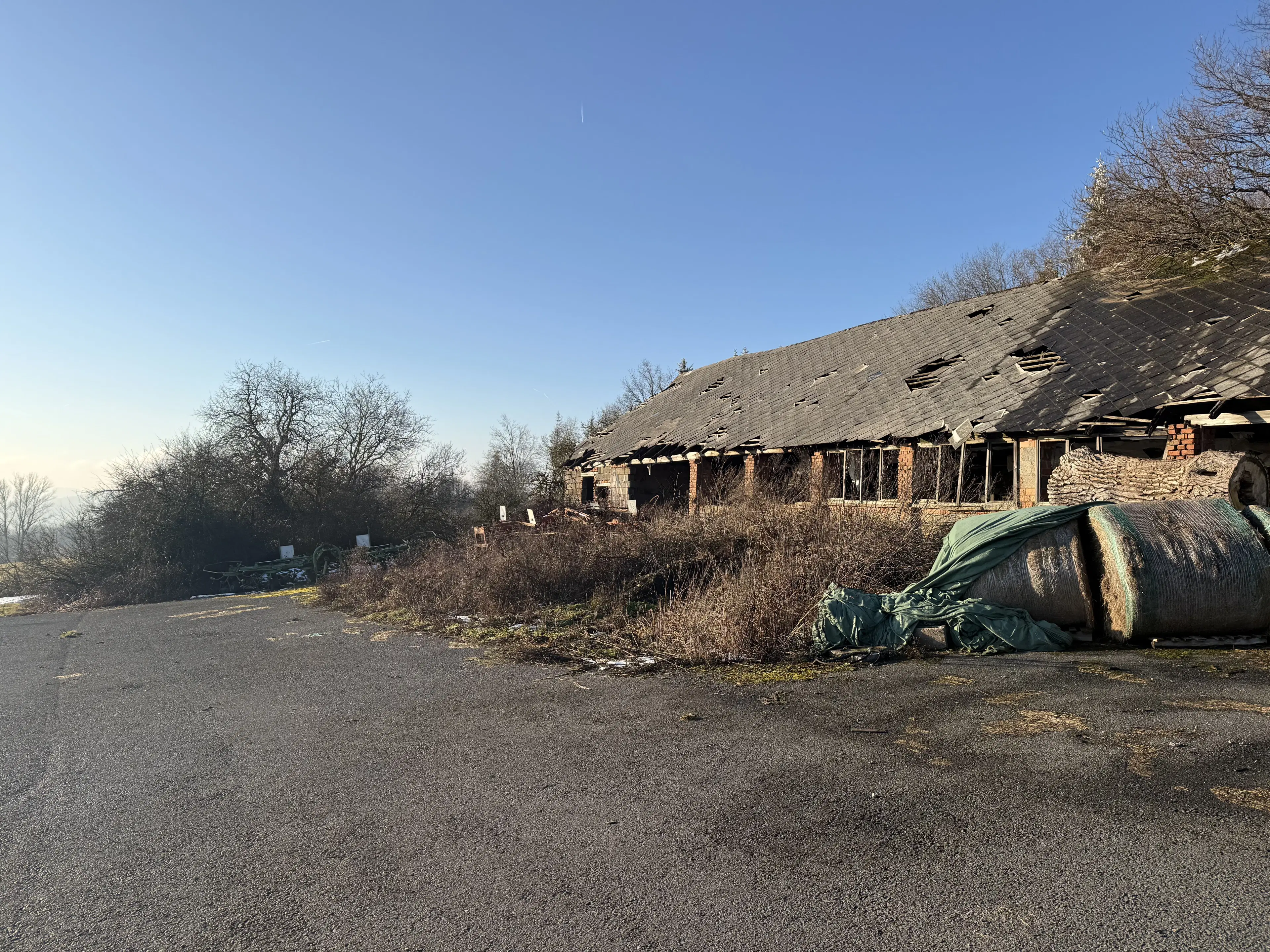 Agrarisch terrein met voormalige melkstal op perceel van 1.878m² bij Meiningen, Kassel, Duitsland