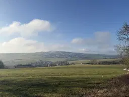 Agrarisch terrein met voormalige melkstal op perceel van 1.878m² bij Meiningen, Kassel, Duitsland