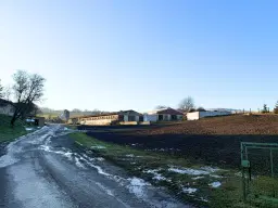 Agrarisch terrein met voormalige melkstal op perceel van 1.878m² bij Meiningen, Kassel, Duitsland