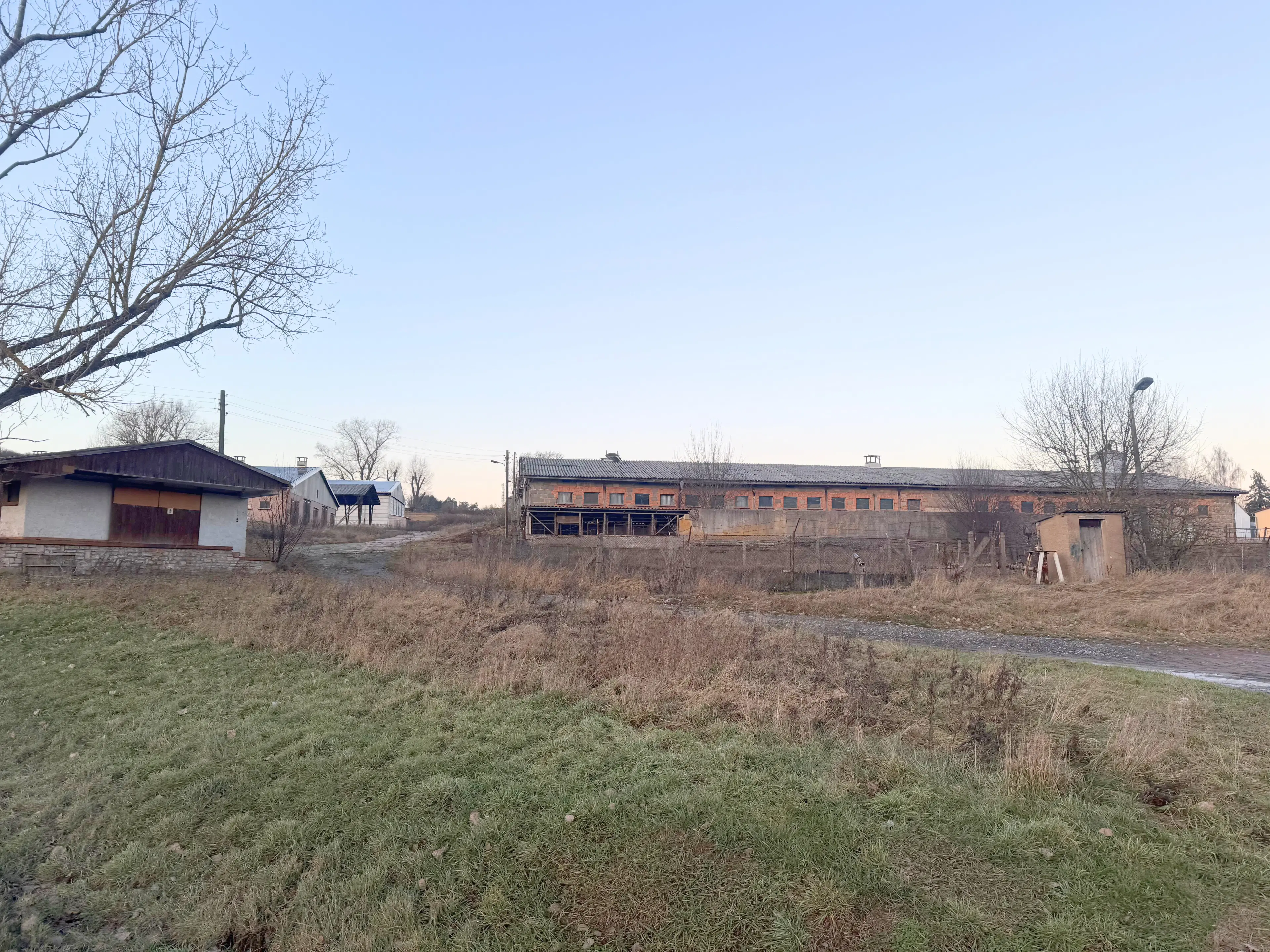 Agrarisch terrein met voormalige melkstal op perceel van 1.878m² bij Meiningen, Kassel, Duitsland