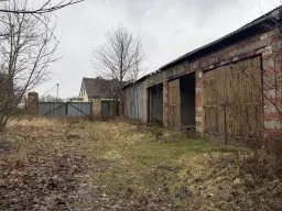 Karakteristieke toren en bebouwing op perceel van 1.377 m² nabij Klobikau, Halle - Duitsland