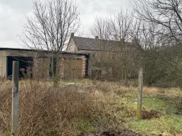 Karakteristieke toren en bebouwing op perceel van 1.377 m² nabij Klobikau, Halle - Duitsland