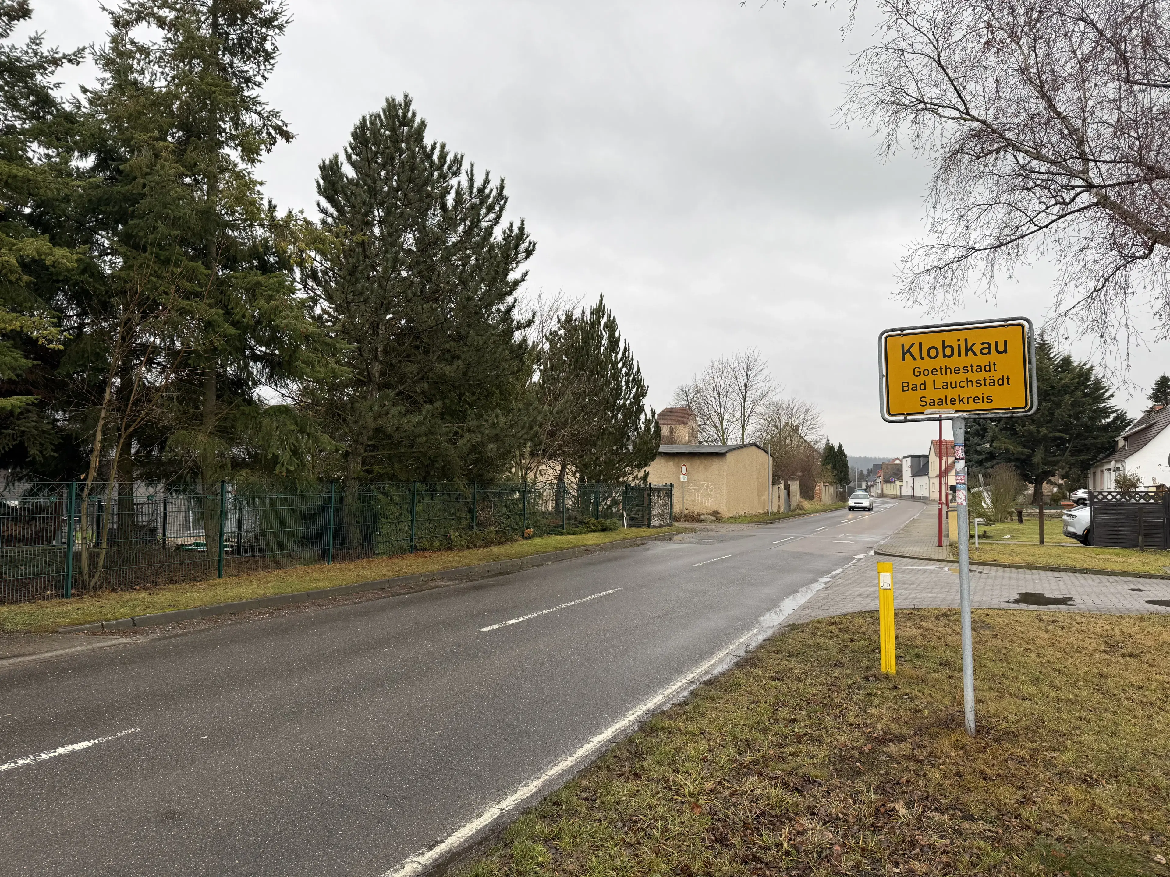 Karakteristieke toren en bebouwing op perceel van 1.377 m² nabij Klobikau, Halle - Duitsland