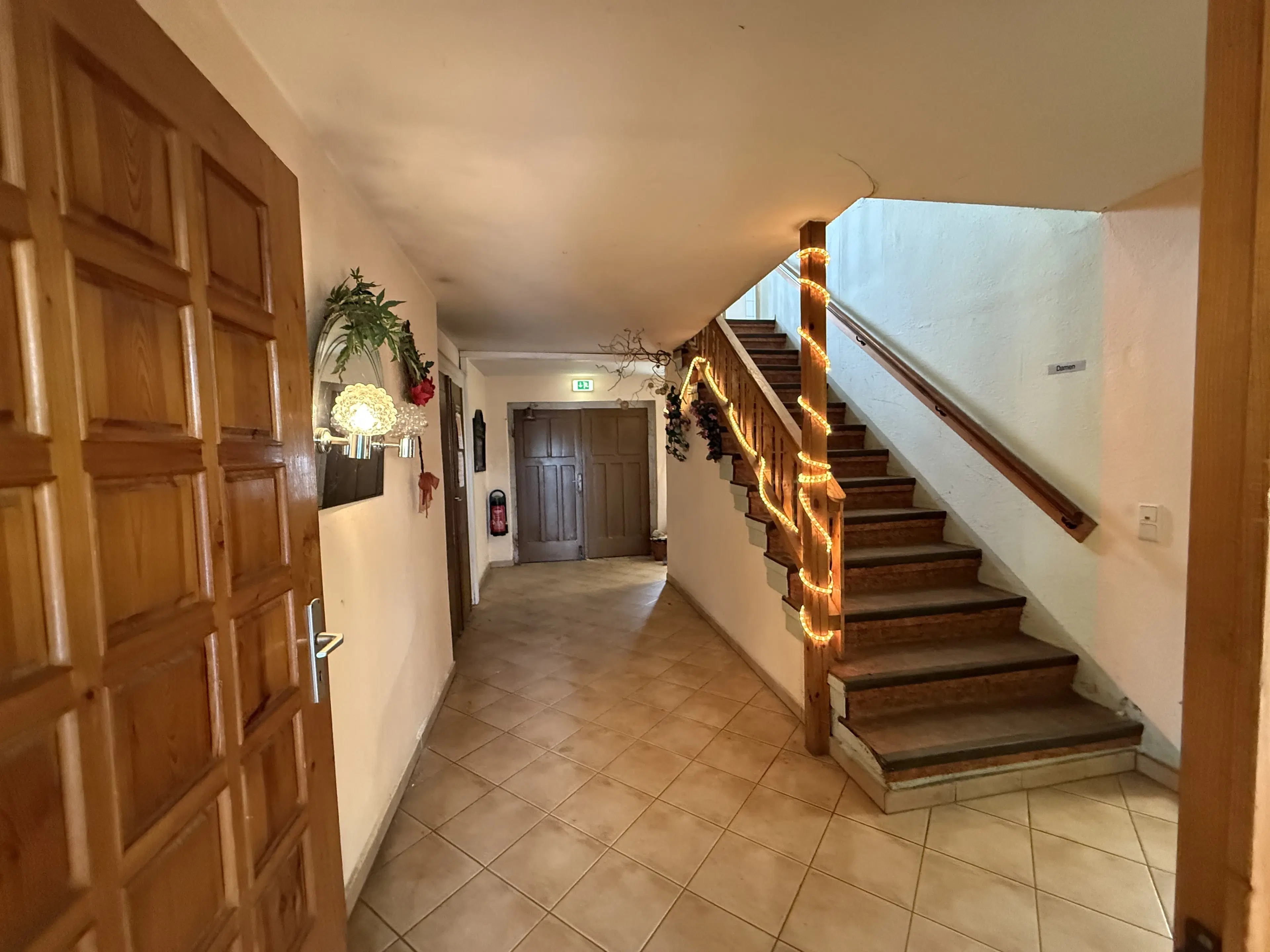 Horeca-object met zaal en kamers op 546 m² perceel in Bertsdorf-Hörnitz - Duitsland