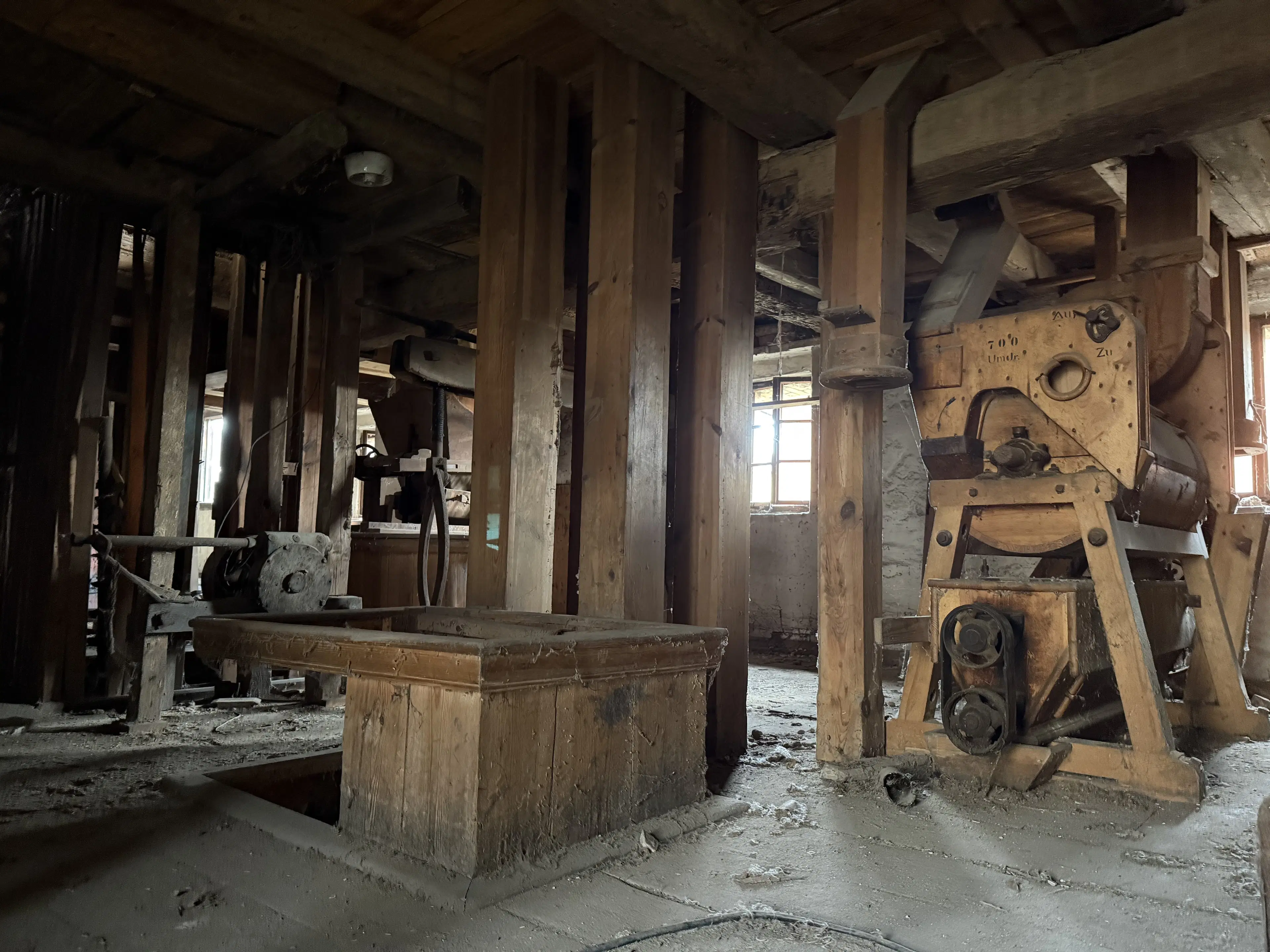 Historische watermolen met parkeerplaatsen op 402 m² perceel nabij Erfurt in Uhlstädt - Duitsland