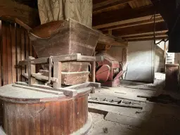 Historische watermolen met parkeerplaatsen op 402 m² perceel nabij Erfurt in Uhlstädt - Duitsland