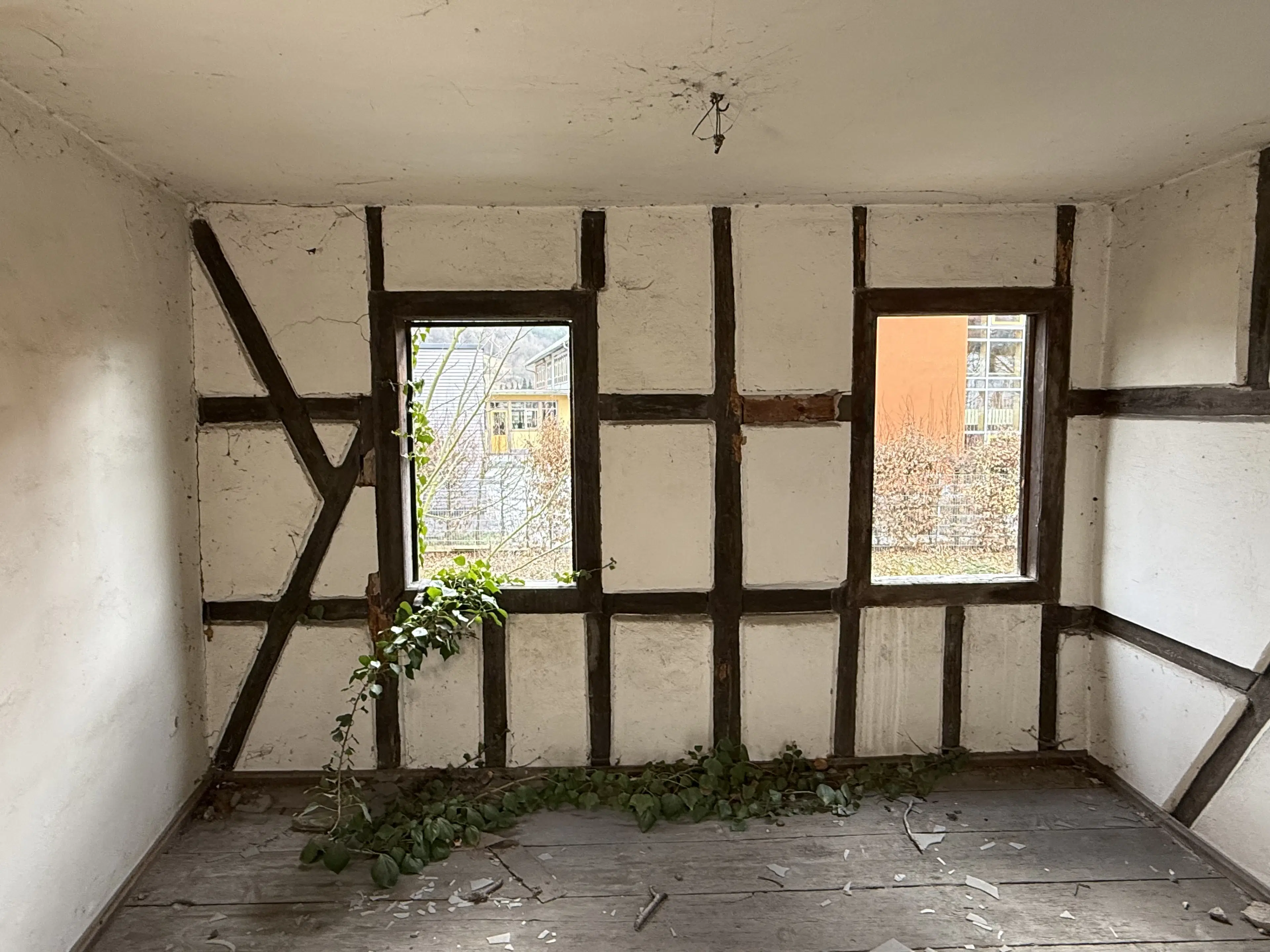 Historische watermolen met parkeerplaatsen op 402 m² perceel nabij Erfurt in Uhlstädt - Duitsland