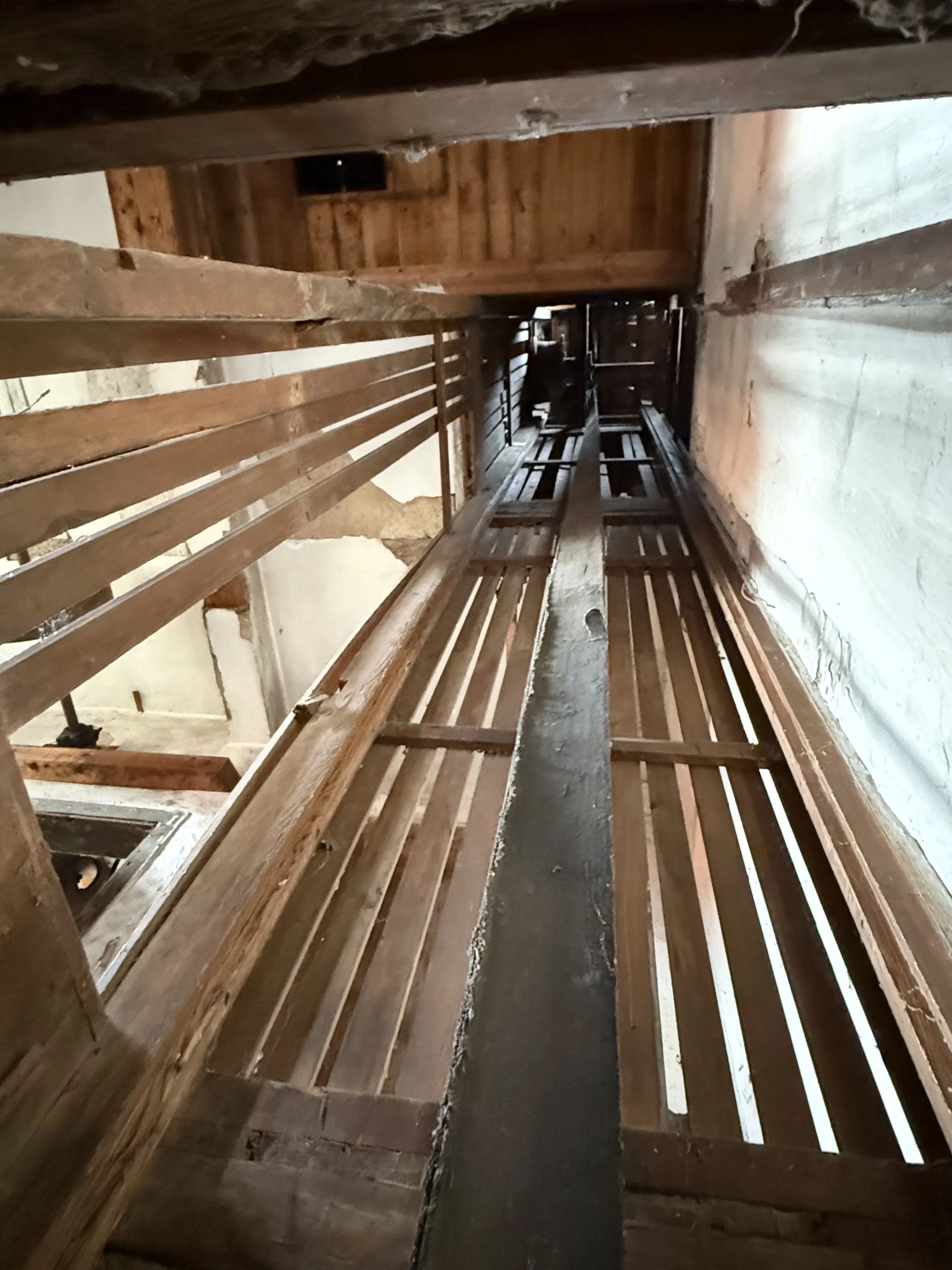 Historische watermolen met parkeerplaatsen op 402 m² perceel nabij Erfurt in Uhlstädt - Duitsland