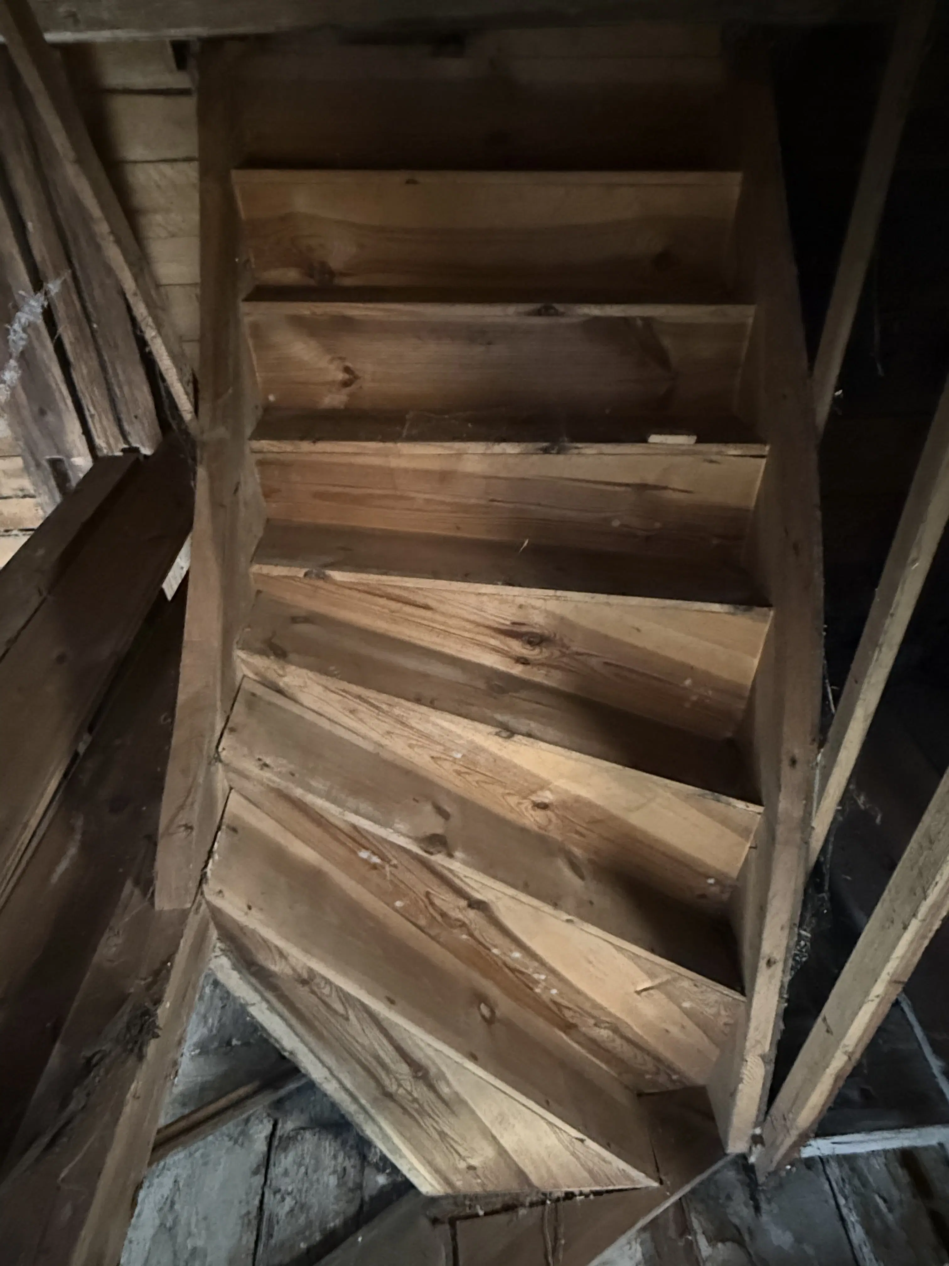 Historische watermolen met parkeerplaatsen op 402 m² perceel nabij Erfurt in Uhlstädt - Duitsland