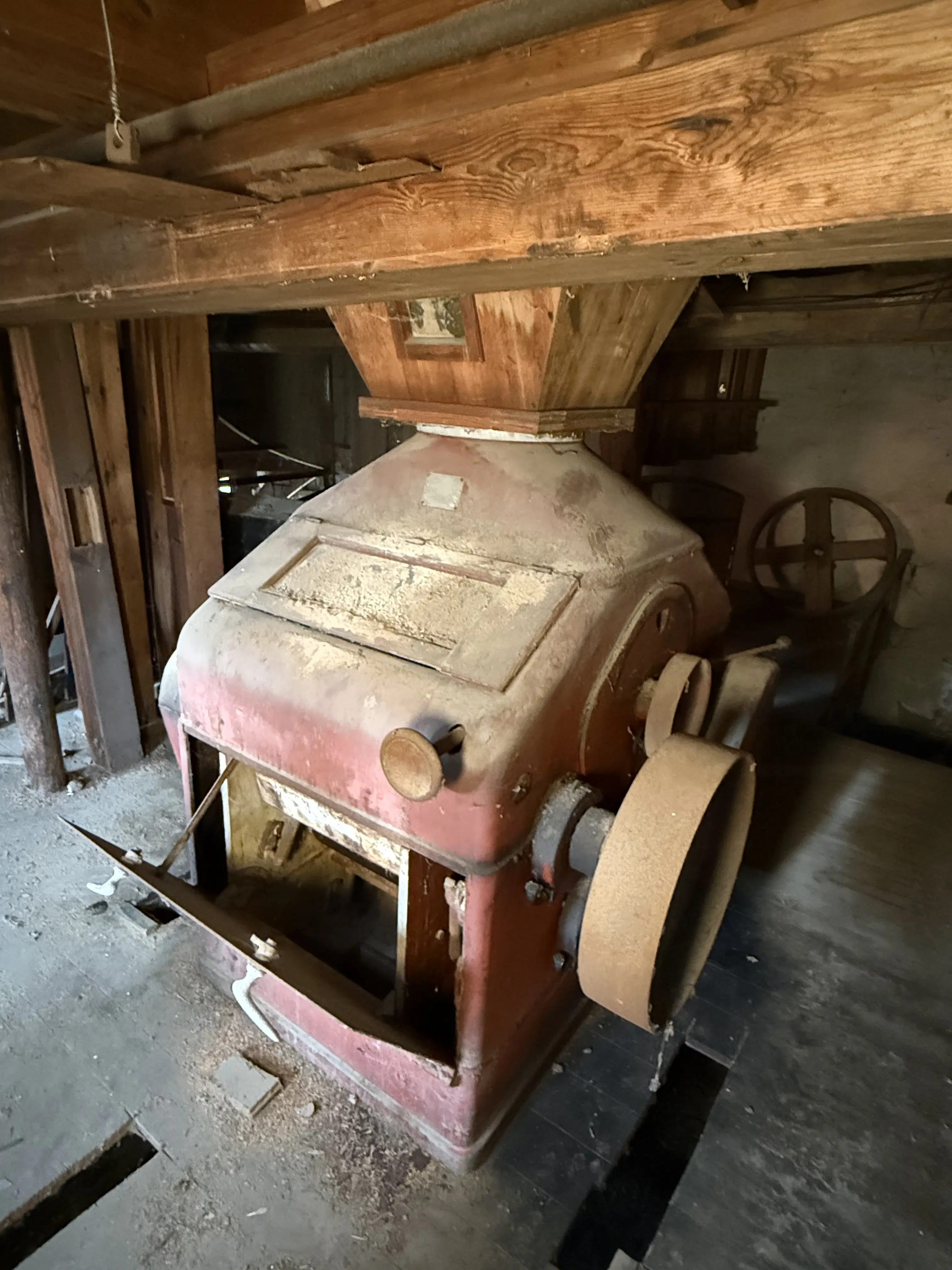 Historische watermolen met parkeerplaatsen op 402 m² perceel nabij Erfurt in Uhlstädt - Duitsland