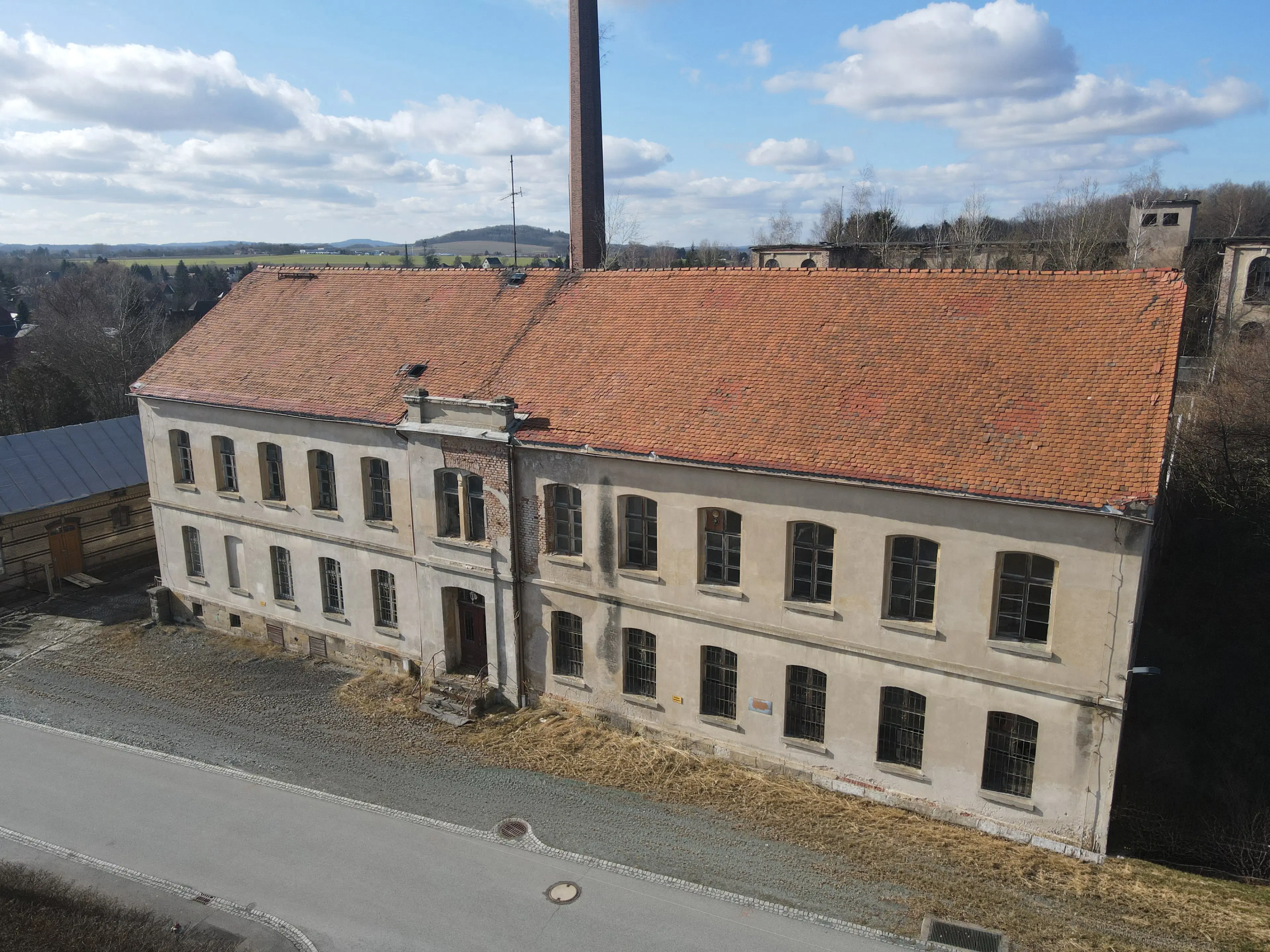 Uniek! Voormalige textielfabriek op perceel van 5.493 m² in Walddorf - Duitsland