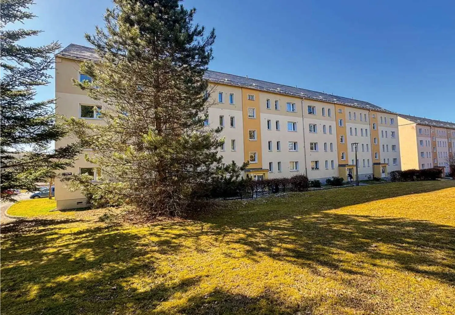 27 appartementen, bouwjaar 1988, 15 verhuurd (huursom € 73.100,=), in Markneukirchen - Duitsland