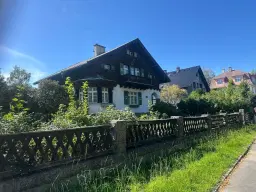 27 appartementen, bouwjaar 1988, 15 verhuurd (huursom € 73.100,=), in Markneukirchen - Duitsland