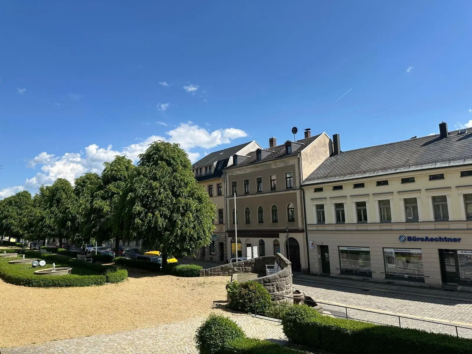 27 appartementen, bouwjaar 1988, 15 verhuurd (huursom € 73.100,=), in Markneukirchen - Duitsland