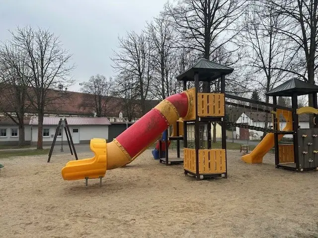 Vrijstaande vakwerkwoning op 290 m² eigendomsperceel in Langenleuba-Niederhain - Duitsland