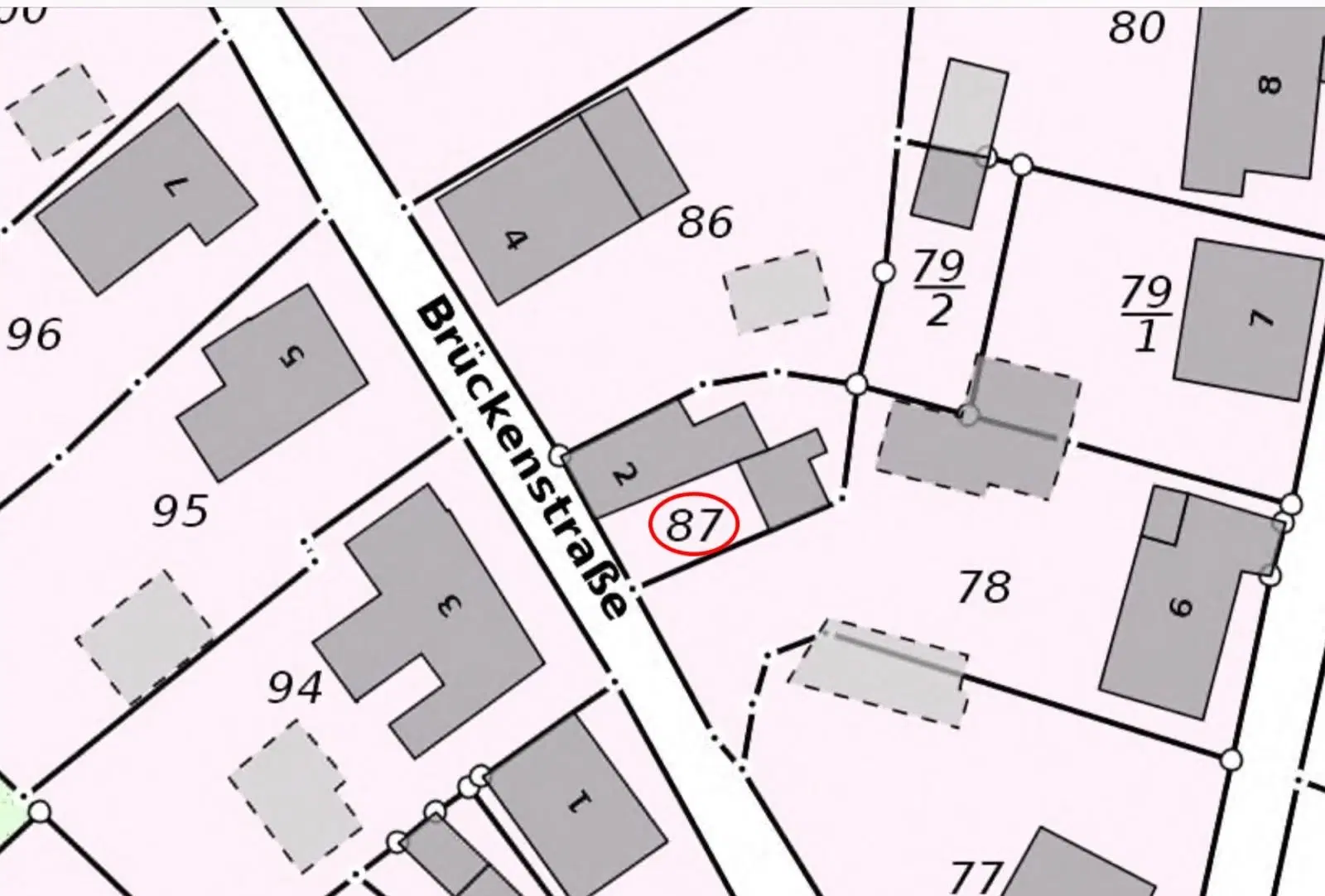 Vrijstaande vakwerkwoning op 290 m² eigendomsperceel in Langenleuba-Niederhain - Duitsland