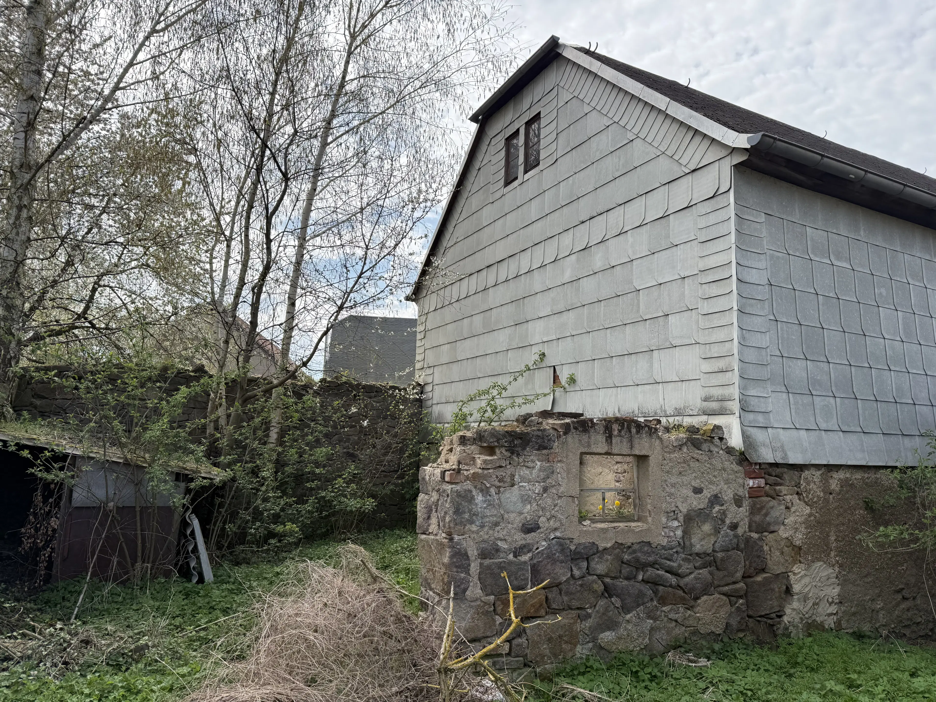 Idyllisch 3-zijdig landgoed op perceel van 4.180 m² in Zettlitz - Duitsland