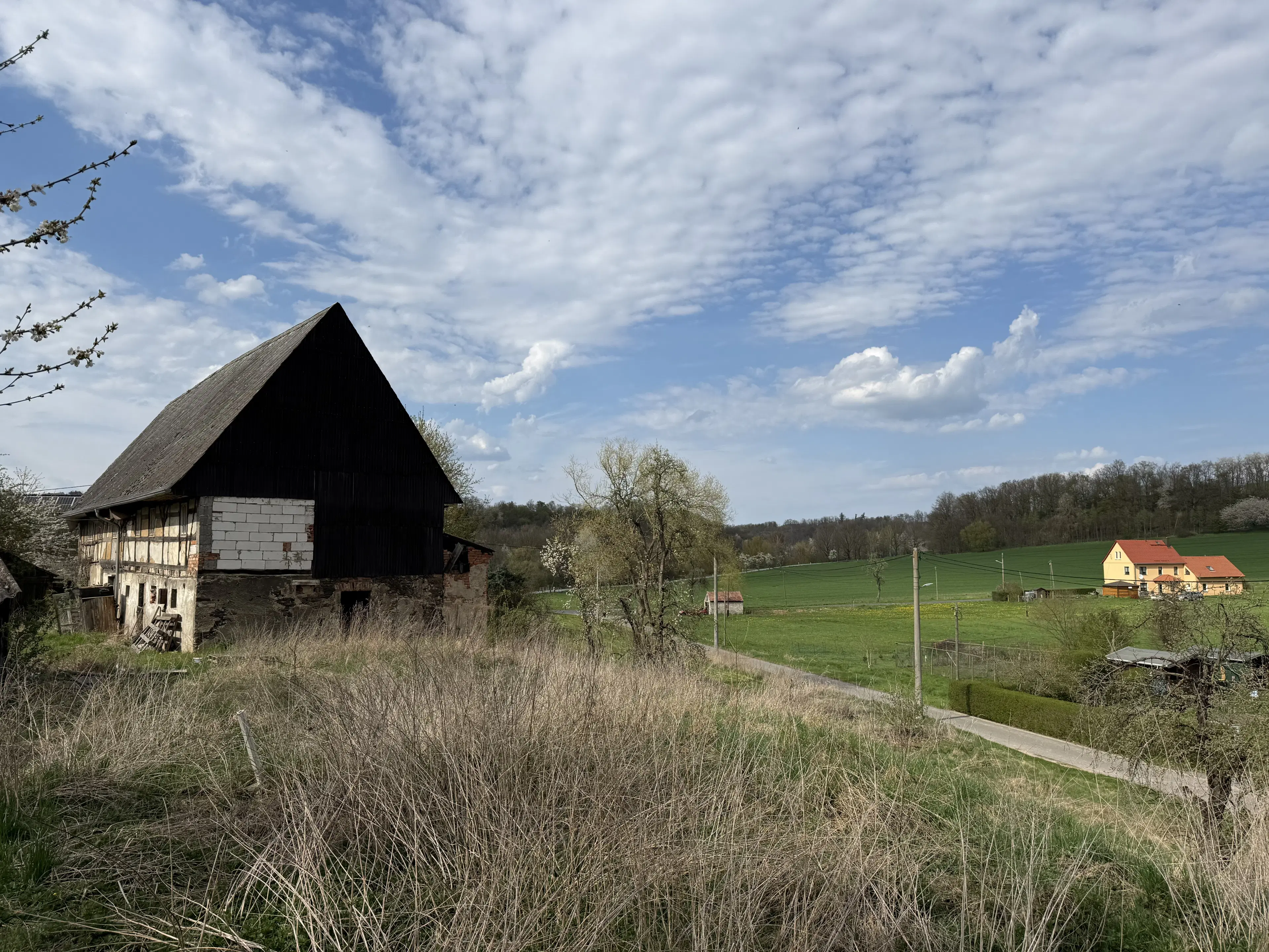 Idyllisch 3-zijdig landgoed op perceel van 4.180 m² in Zettlitz - Duitsland