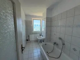 6 appartementen, bouwjaar: 1983 (huursom € 28.537,80) in Behren-Lübchin - Duitsland