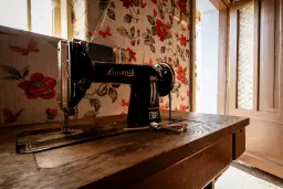 Perceel van 2.090 m² + Gezinswoning + Bijgebouwen - Karaisen, Veliko Tarnovo - Bulgarije