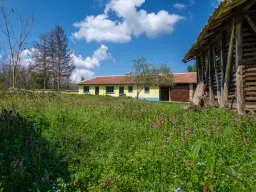 Perceel van 2.090 m² + Gezinswoning + Bijgebouwen - Karaisen, Veliko Tarnovo - Bulgarije