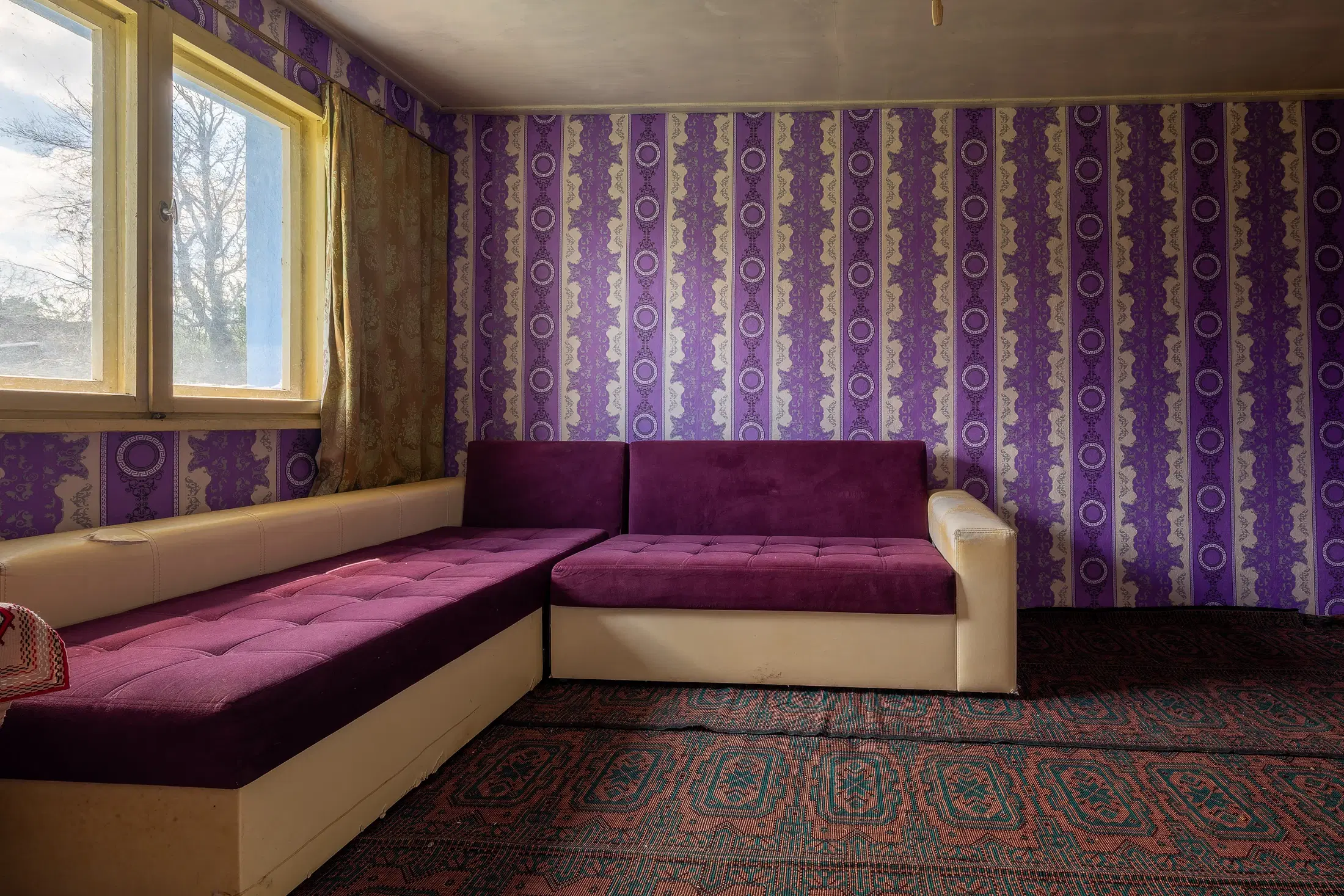 Perceel van 2.090 m² + Gezinswoning + Bijgebouwen - Karaisen, Veliko Tarnovo - Bulgarije